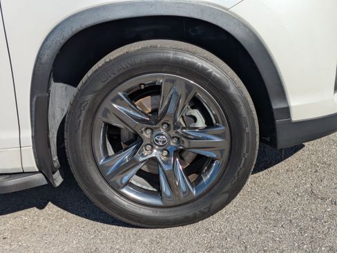 Used 2017 Toyota Highlander Limited Platinum image 11