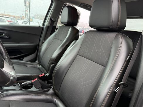 Used 2018 Chevrolet Trax LT w/ Sun & Sound Package image 16