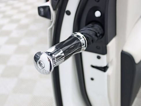 Used 2016 Rolls-Royce Ghost RWD image 37