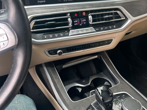 Used 2021 BMW X7 xDrive40i w/ Premium Package 2 image 2