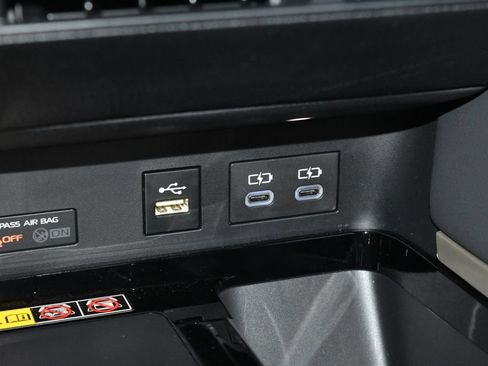 Used 2025 Toyota Camry XSE FWD image 12