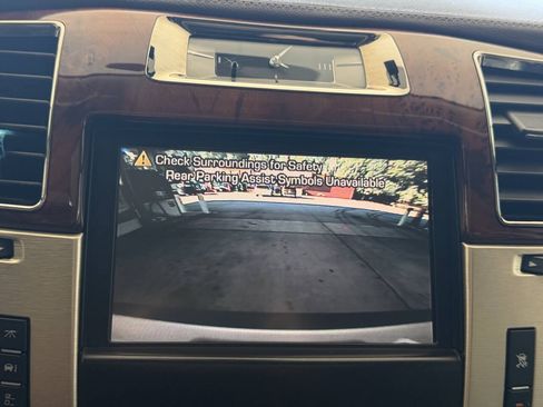Used 2011 Cadillac Escalade Platinum AWD/4WD image 16