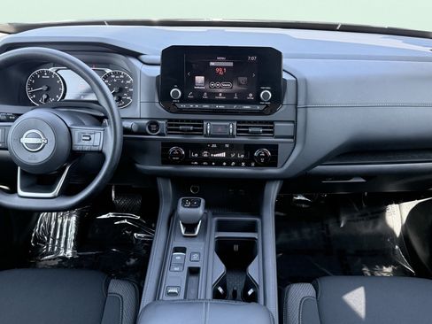 Used 2025 Nissan Pathfinder S FWD image 57