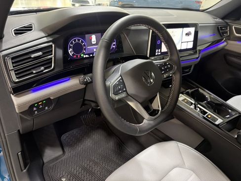 Used 2025 Volkswagen Atlas Cross Sport SEL AWD/4WD image 15