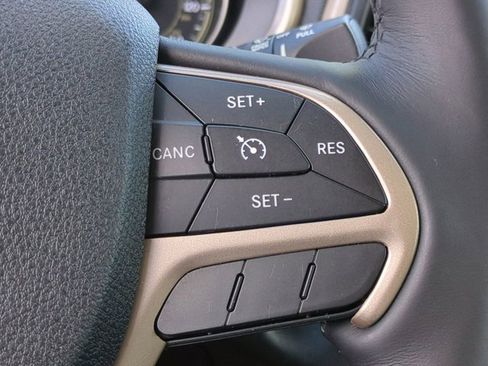 Used 2014 Jeep Cherokee Limited image 25