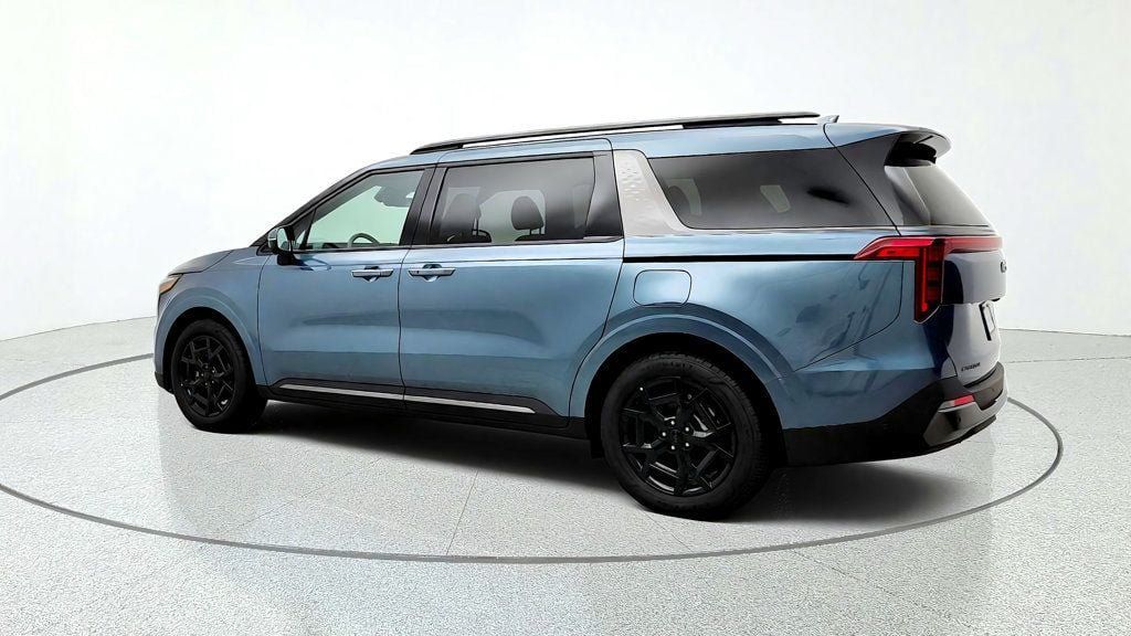 Used 2026 Kia Carnival SX w/ SX Dark Edition Package FWD image 7