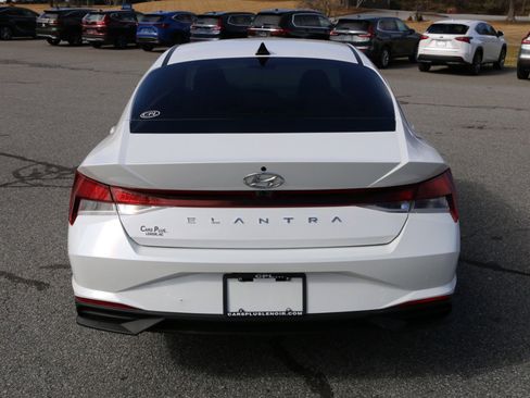 Used 2022 Hyundai Elantra SEL image 4