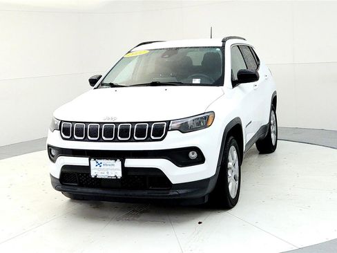 Used 2022 Jeep Compass Latitude image 2