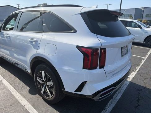 Certified 2023 Kia Sorento S FWD image 2