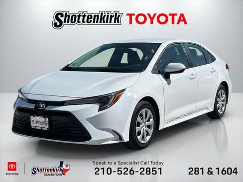 Certified 2025 Toyota Corolla LE image 1