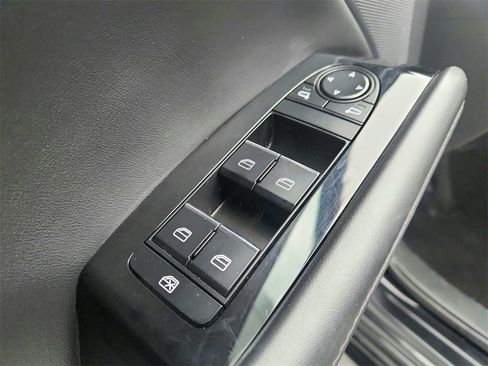 Used 2025 MAZDA MAZDA3 s image 18