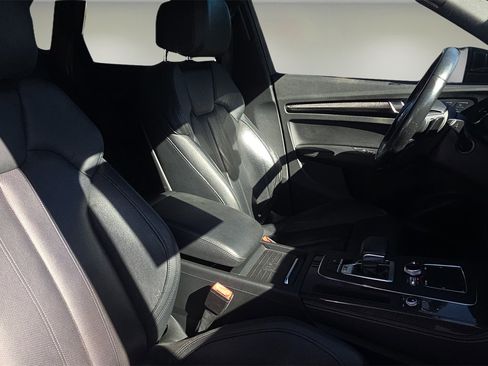 Used 2019 Audi SQ5 Prestige w/ Prestige Package image 16