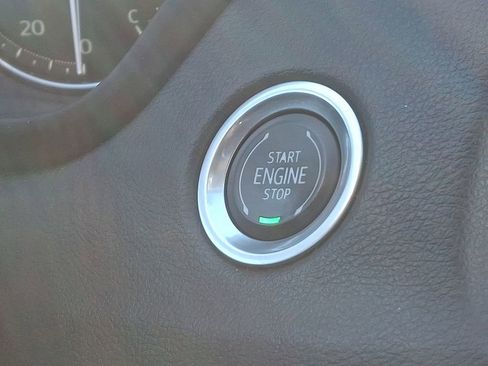 Certified 2022 Cadillac XT4 Luxury image 24