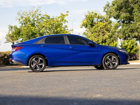 Used 2023 Hyundai Elantra SEL w/ Convenience Package image 8