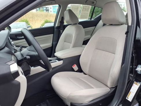 Used 2025 Nissan Altima 2.5 SV FWD image 18
