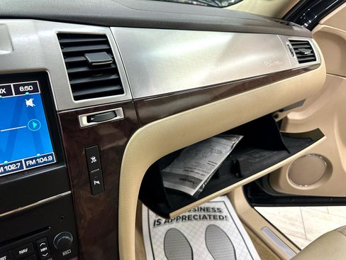 Used 2011 Cadillac Escalade EXT Premium image 26