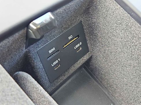 Certified 2025 Porsche Macan Turbo image 32