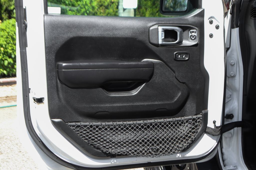 Used 2021 Jeep Wrangler Unlimited Rubicon AWD/4WD image 16