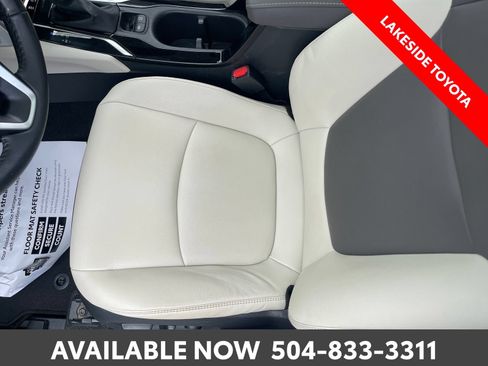 Used 2023 Toyota Corolla Cross XLE w/ Convenience Package AWD/4WD image 29
