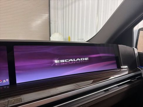 Certified 2026 Cadillac Escalade Luxury w/ LPO, Floor Liner Package RWD image 31