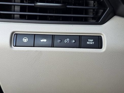 Used 2023 Nissan Altima 2.5 SV w/ SV Premium Package FWD image 22