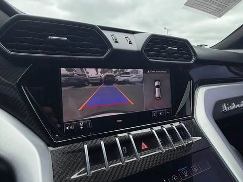 Used 2020 Lamborghini Urus AWD/4WD image 7