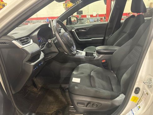 Used 2022 Toyota RAV4 SE w/ Convenience Package AWD/4WD image 38