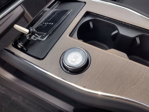 New 2025 Volvo EX90 Plus image 18