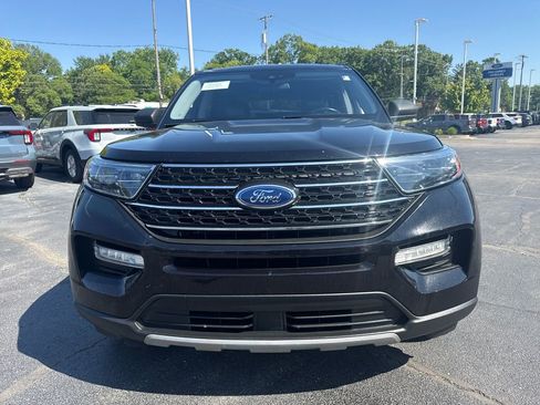 Used 2022 Ford Explorer XLT w/ Equipment Group 202A AWD/4WD image 3