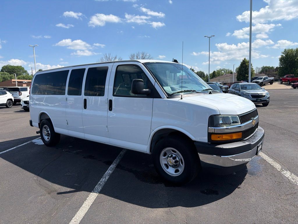 Used 2025 Chevrolet Express 3500 LT w/ LT Preferred Equipment Group RWD image 11