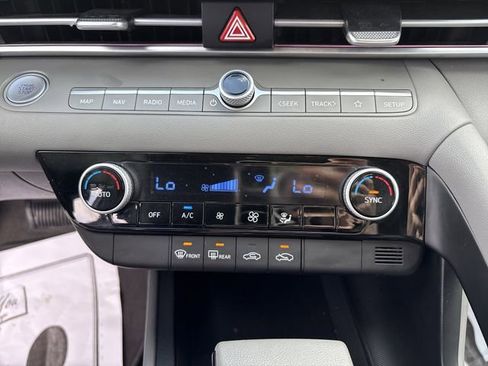 Used 2024 Hyundai Elantra SEL image 32