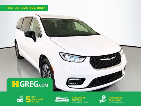 Used 2024 Chrysler Pacifica Limited FWD image 1