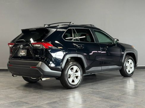 Used 2019 Toyota RAV4 XLE w/ Convenience Package FWD image 5