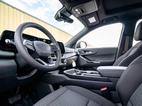 New 2026 Chevrolet Equinox LT w/ Midnight Edition FWD image 5