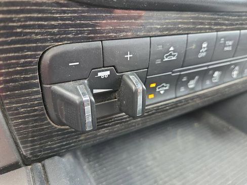 Used 2016 RAM 1500 Limited image 24