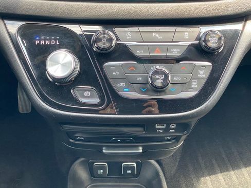 Used 2018 Chrysler Pacifica Touring-L Plus w/ S Appearance Package FWD image 26