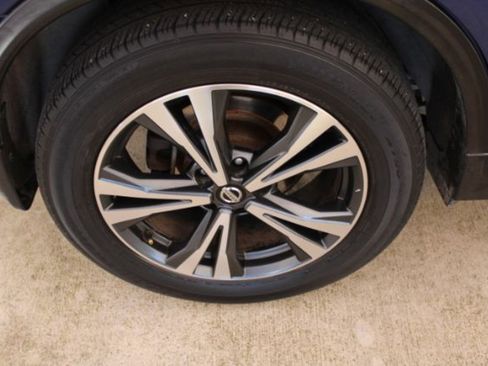 Used 2018 Nissan Rogue SL w/ Premium Package image 21