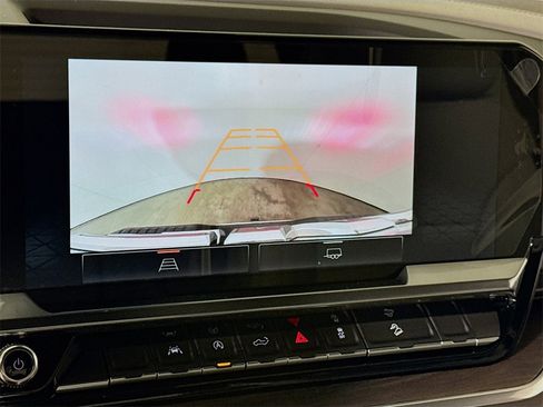 New 2026 GMC Sierra 1500 SLT image 9