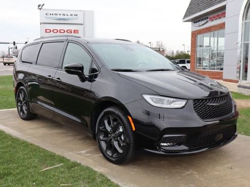 New 2026 Chrysler Pacifica Select FWD image 4