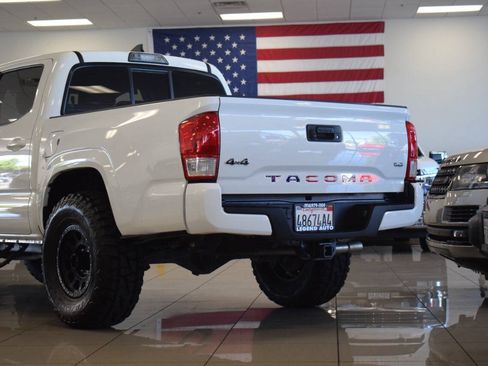Used 2017 Toyota Tacoma SR AWD/4WD image 25