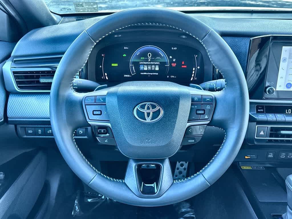 Used 2025 Toyota Camry SE w/ Convenience Package FWD image 15