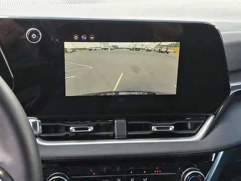 Used 2025 Chevrolet Equinox LT AWD/4WD image 18