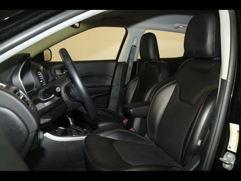 Used 2018 Jeep Compass Latitude w/ Popular Equipment Group AWD/4WD image 13