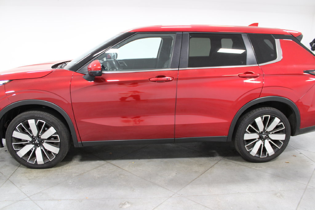 Used 2025 Mitsubishi Outlander SE FWD image 6