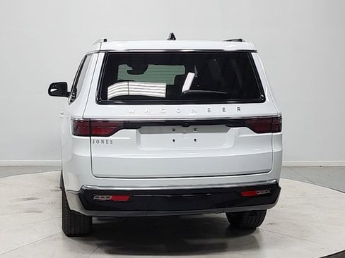 Used 2025 Jeep Wagoneer 2WD image 6