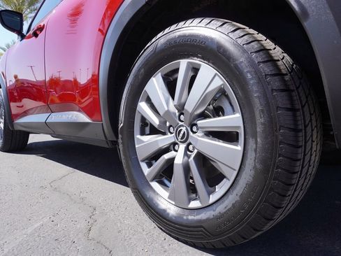 Certified 2025 Nissan Pathfinder SV FWD image 6