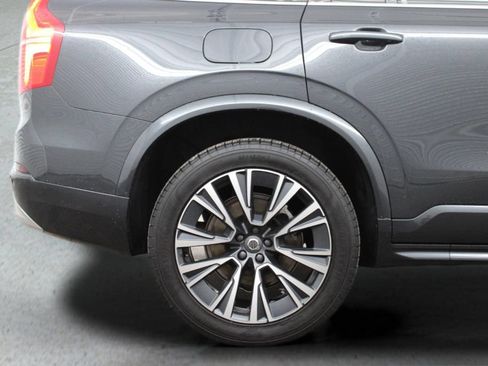 Used 2022 Volvo XC90 T5 Momentum w/ Climate Package FWD image 12