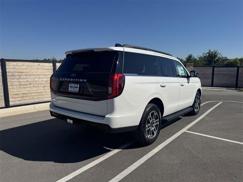 New 2025 Ford Expedition Active image 8