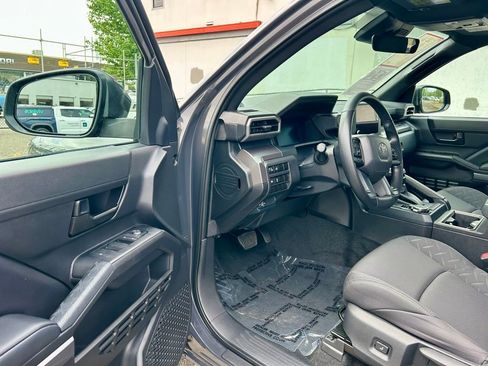Certified 2025 Toyota Tacoma SR5 AWD/4WD image 8