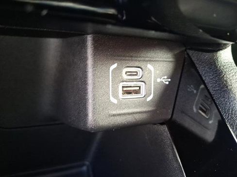 Used 2024 Jeep Compass Limited image 22